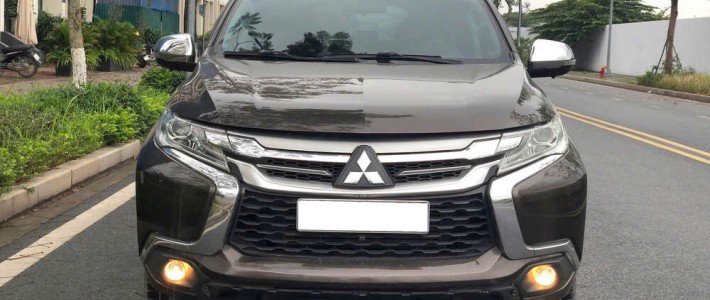 SUV cũ: Mitsubishi Pajero Sport 2018 'Nâu trầm mặc' đối đầu Ford Everest 2017 'Đỏ rực lửa' – Ai mới là ông vua đường trường?